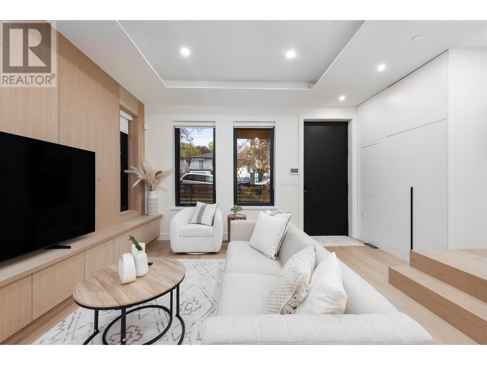 Photo 7 of 1 4895 Moss Street, Vancouver BC