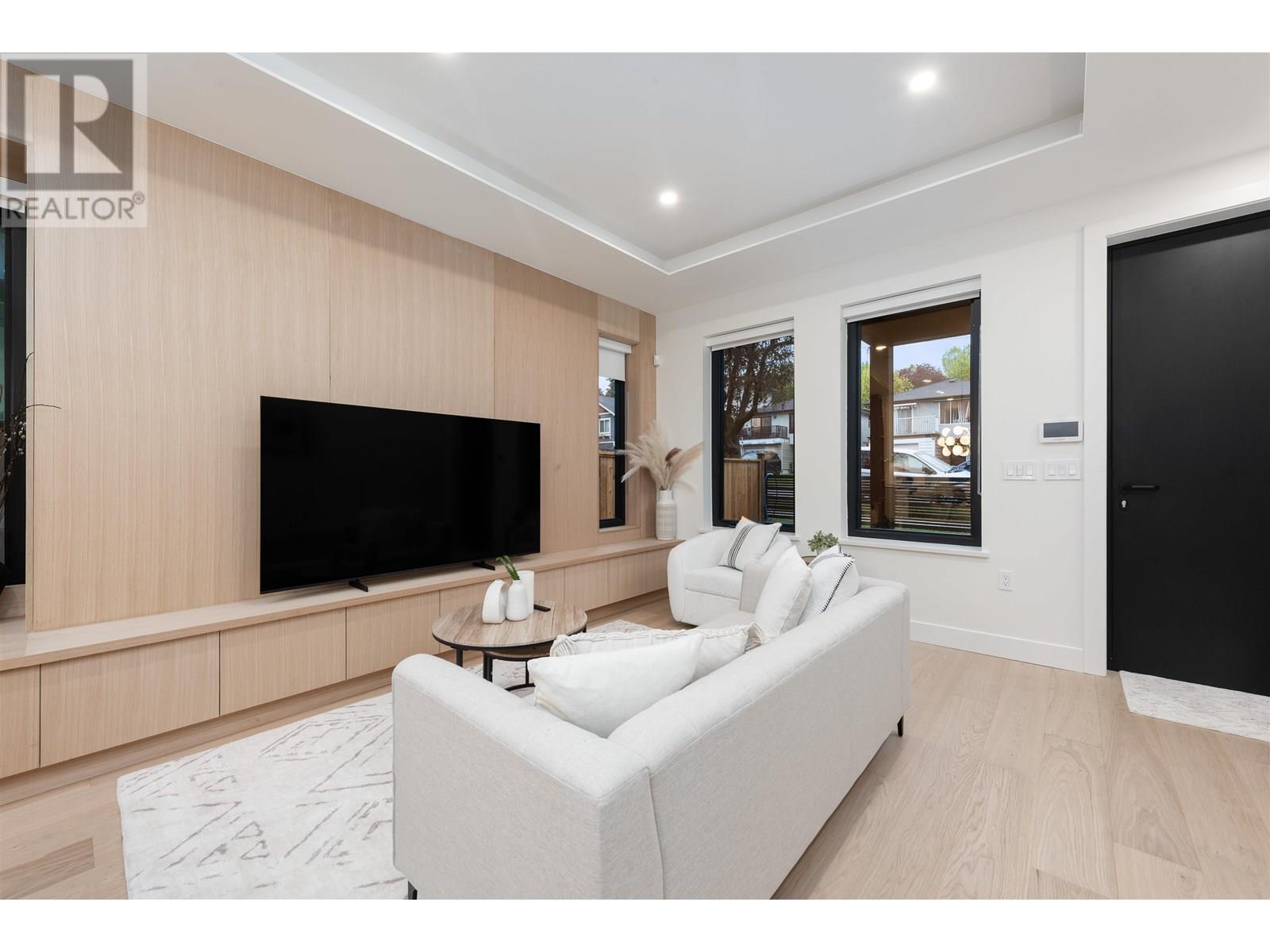 Photo 8 of 1 4895 Moss Street, Vancouver BC
