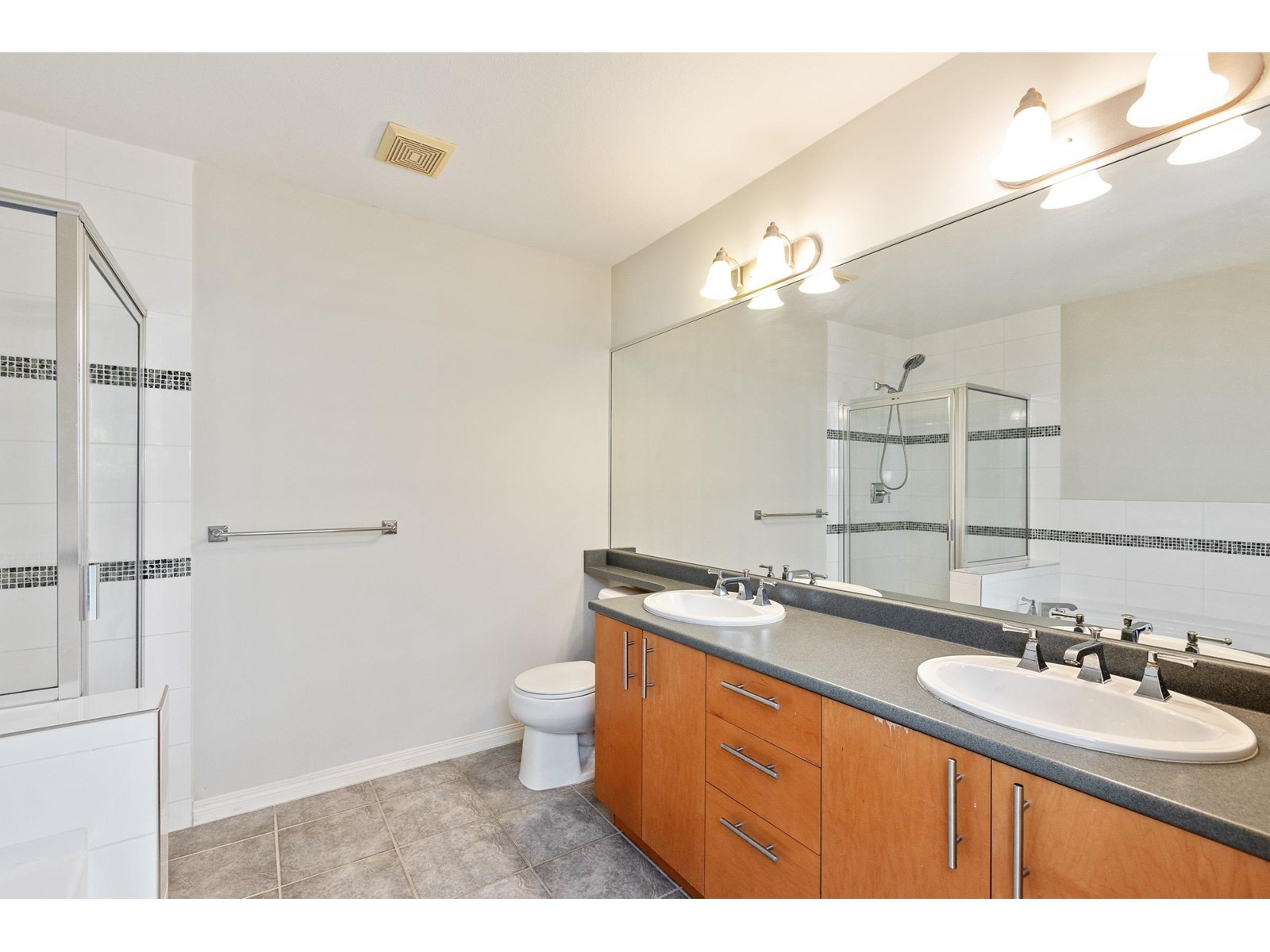 Photo 11 of 5 8250 158 Street, Surrey BC