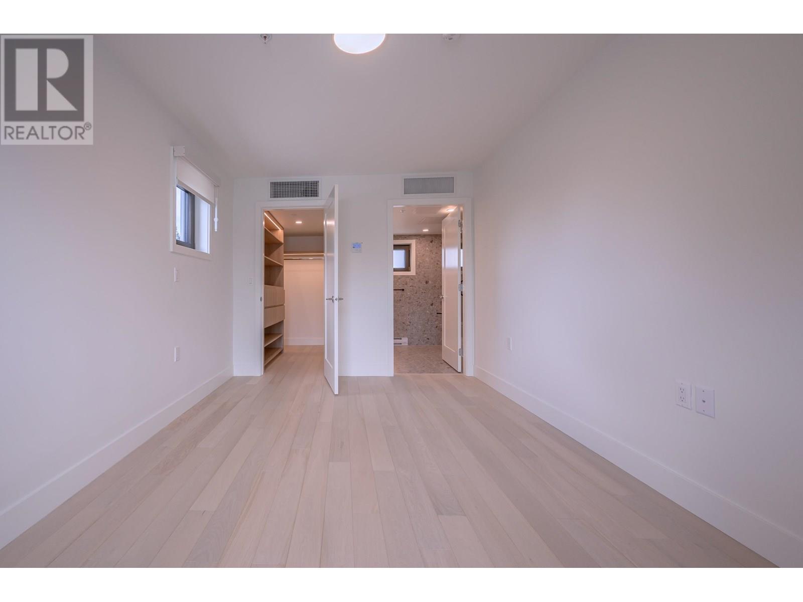 Photo 18 of 6322 Oak Street, Vancouver BC