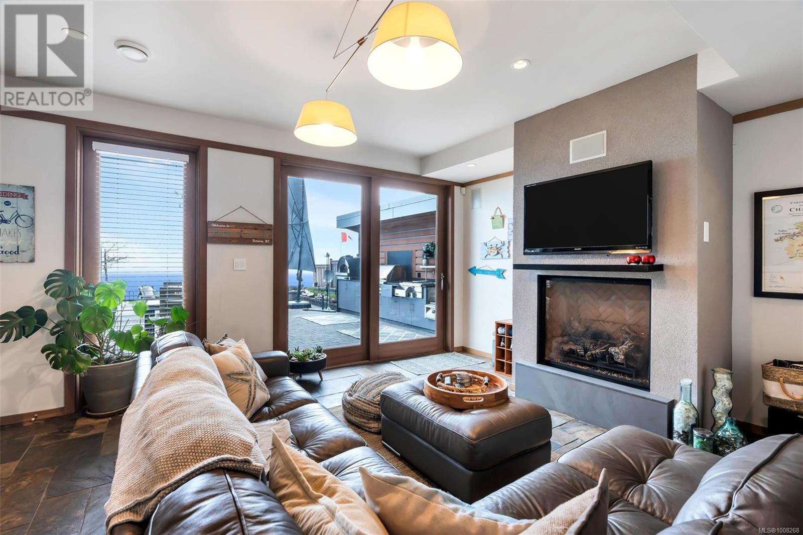 Photo 12 of 5073 Cordova Bay Rd, Saanich BC