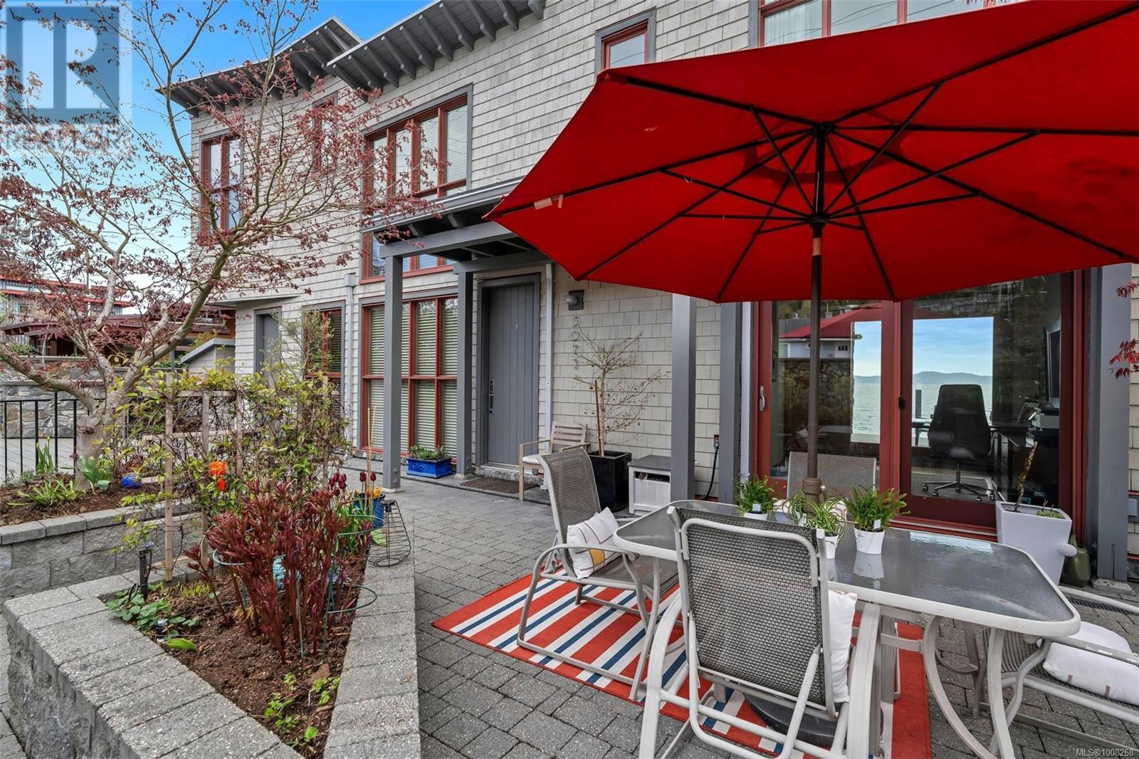 Photo 30 of 5073 Cordova Bay Rd, Saanich BC