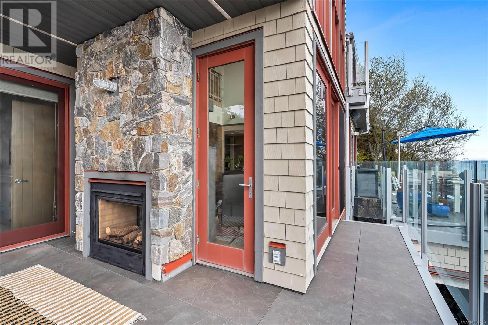 Photo 7 of 5073 Cordova Bay Rd, Saanich BC