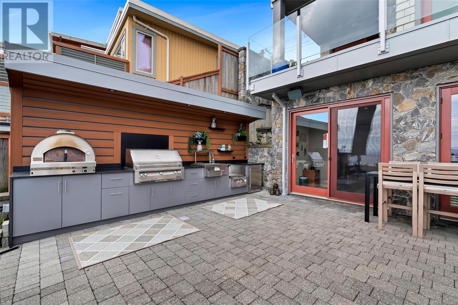Photo 10 of 5073 Cordova Bay Rd, Saanich BC
