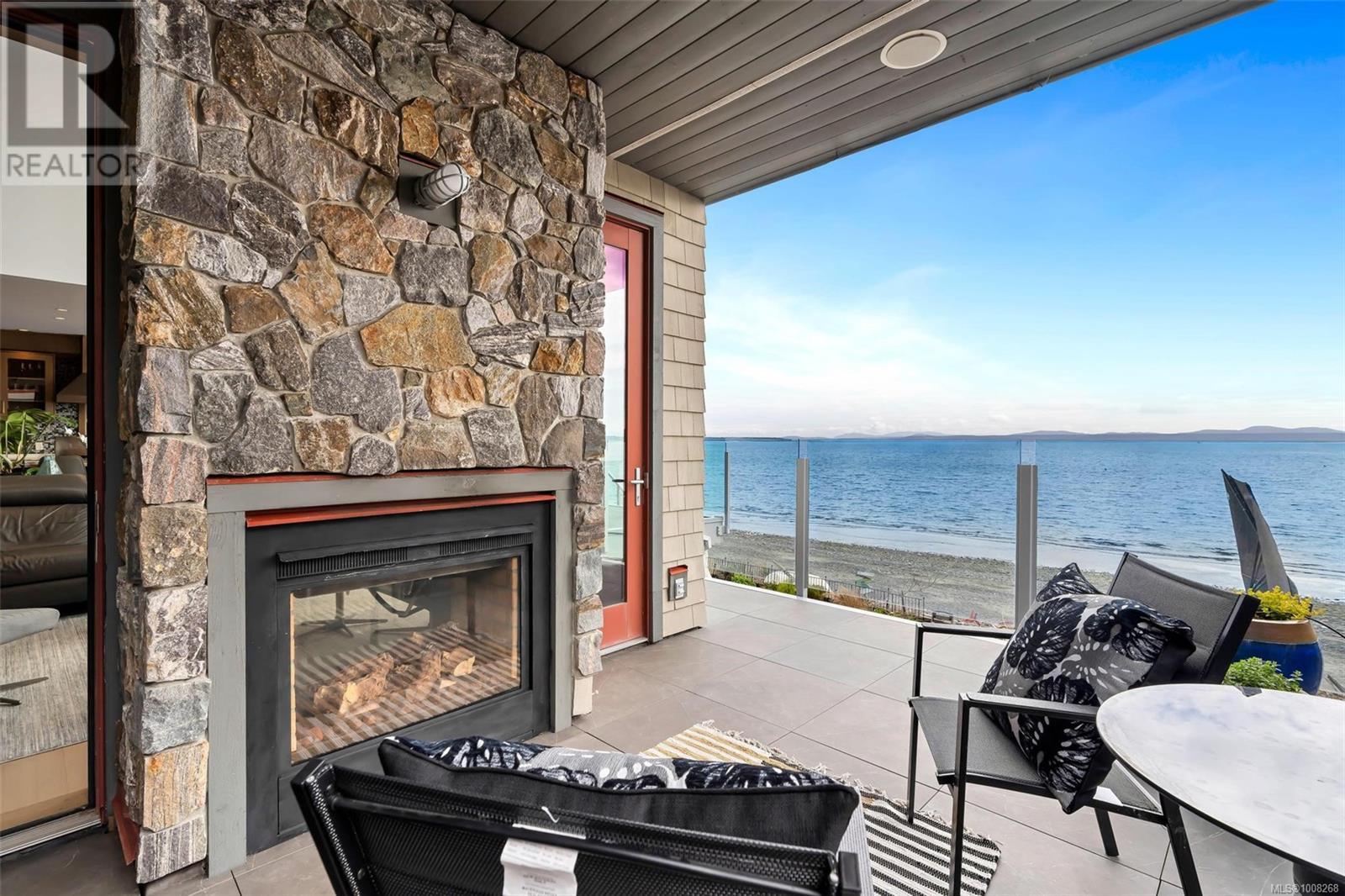 Photo 9 of 5073 Cordova Bay Rd, Saanich BC