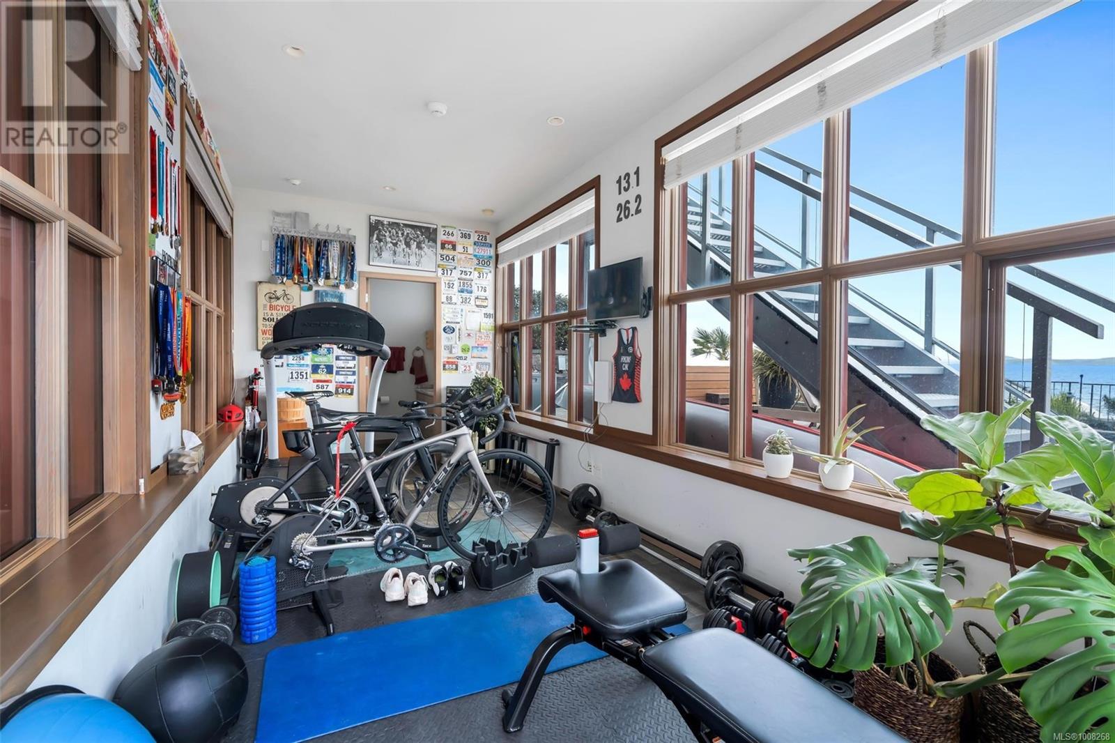 Photo 23 of 5073 Cordova Bay Rd, Saanich BC