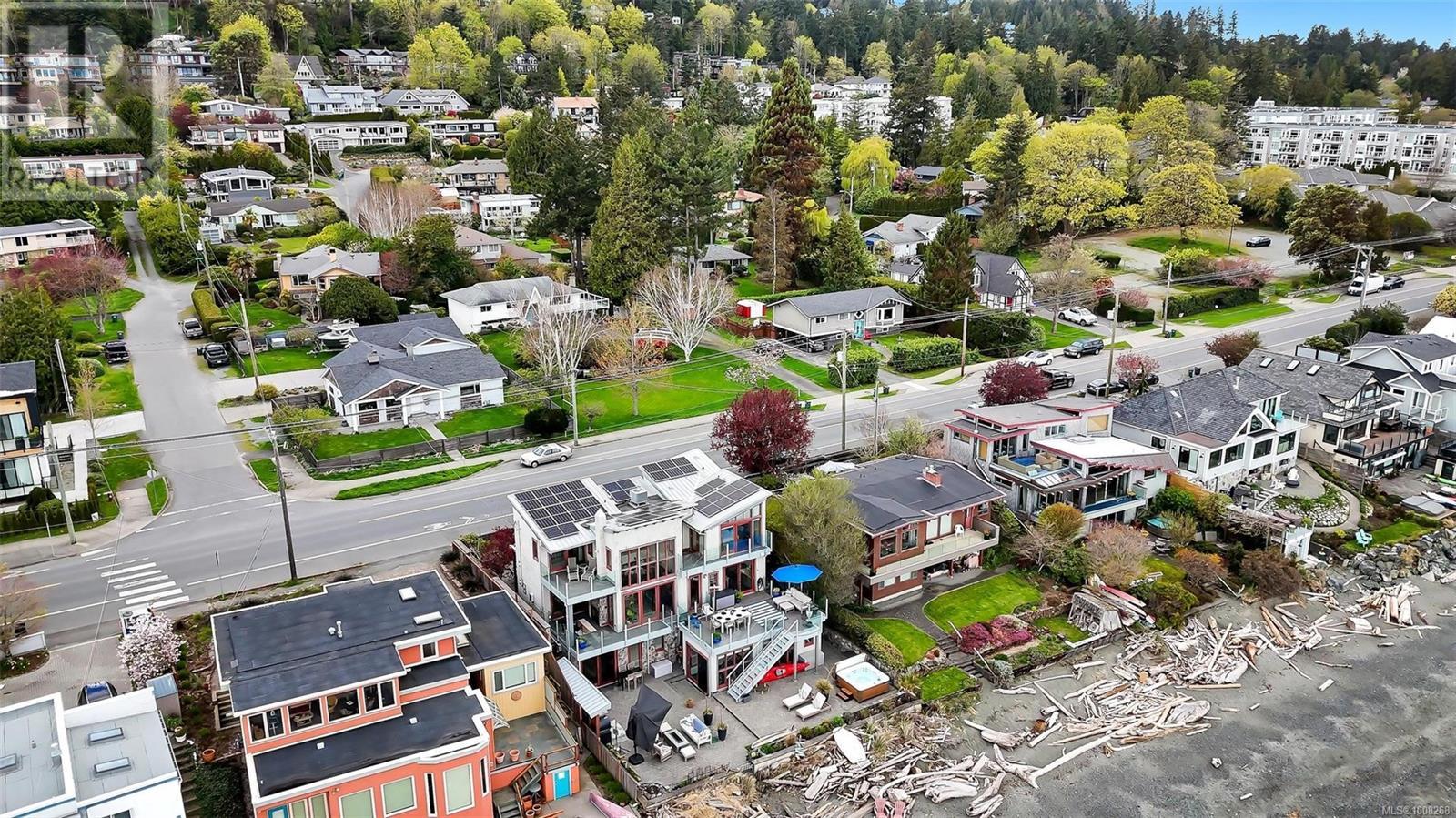 Photo 2 of 5073 Cordova Bay Rd, Saanich BC