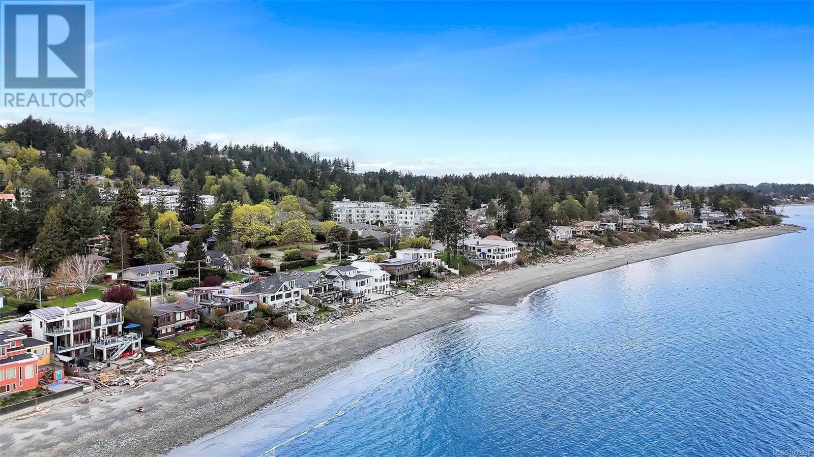 Photo 3 of 5073 Cordova Bay Rd, Saanich BC