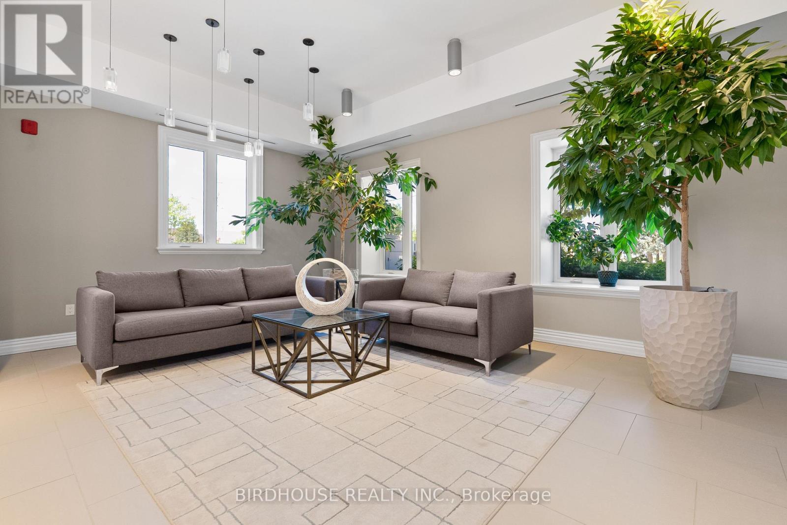 Photo 1 of 102 25 King Street, Kawartha Lakes ON