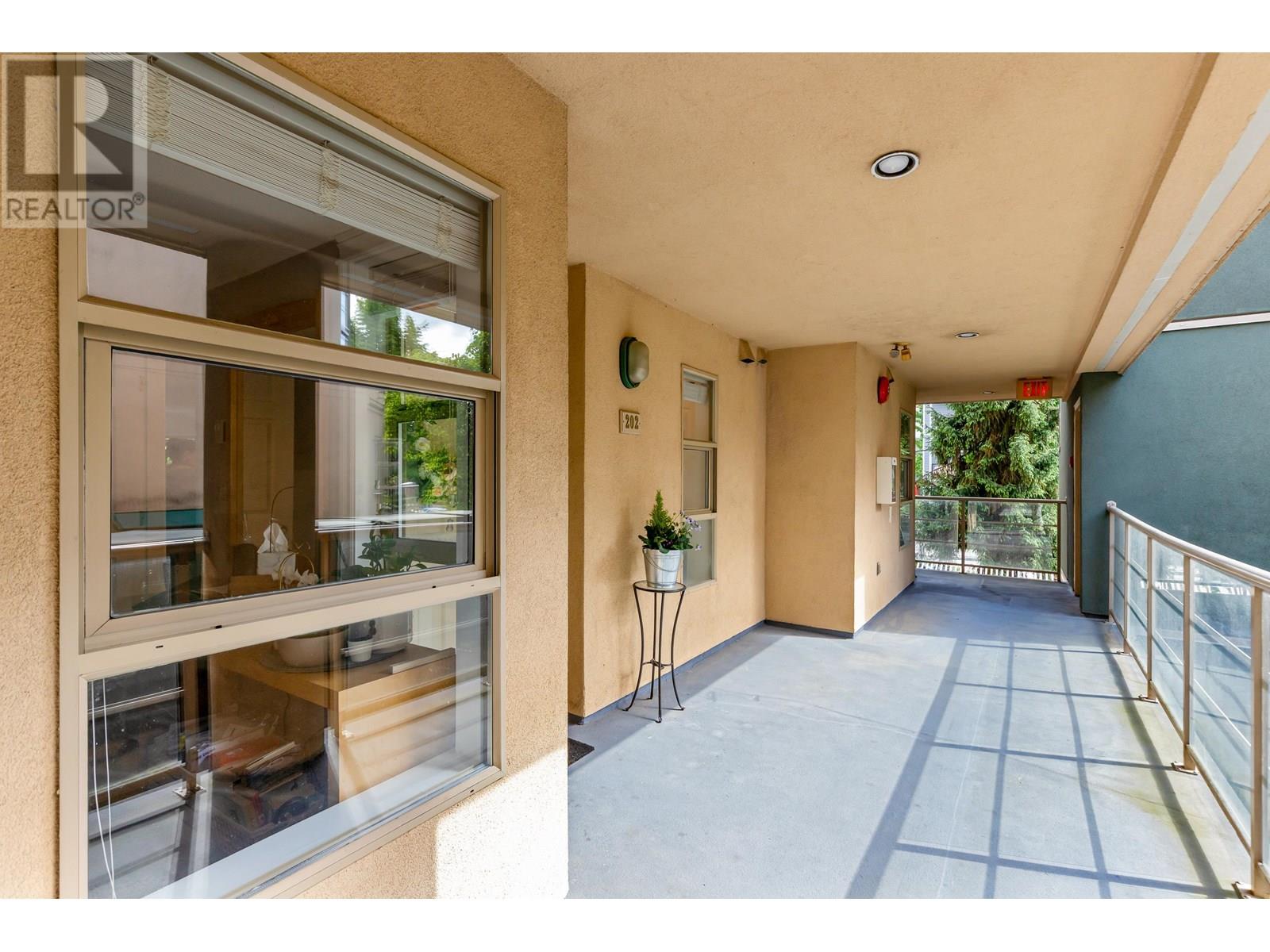 Photo 5 of 202 22277 122 Avenue, Maple Ridge BC