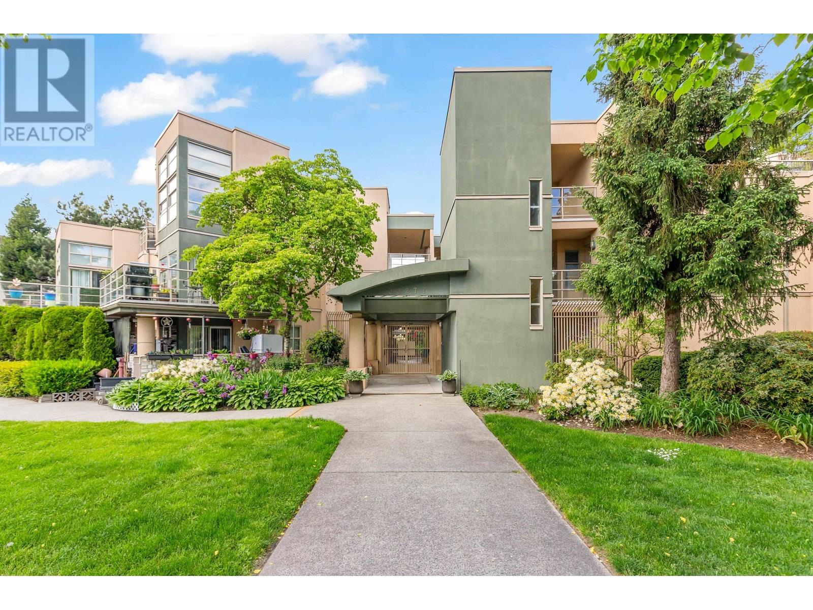 Photo 2 of 202 22277 122 Avenue, Maple Ridge BC