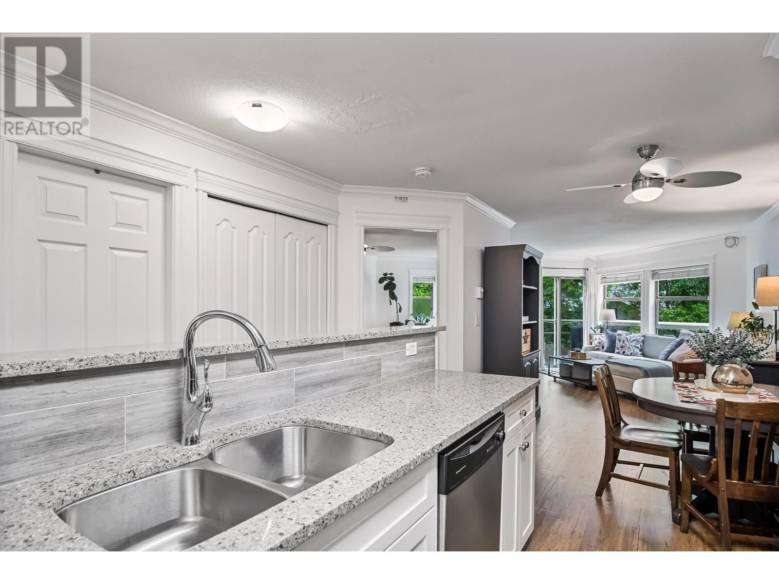 Photo 8 of 202 22277 122 Avenue, Maple Ridge BC