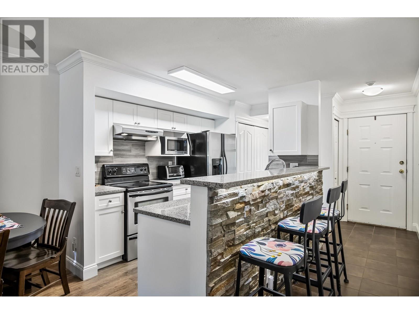 Photo 10 of 202 22277 122 Avenue, Maple Ridge BC