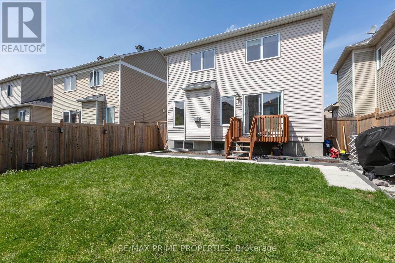 Photo 2 of 513 Paul Metivier Drive, Ottawa ON