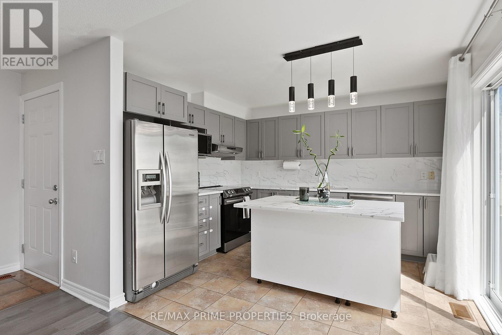 Photo 12 of 513 Paul Metivier Drive, Ottawa ON