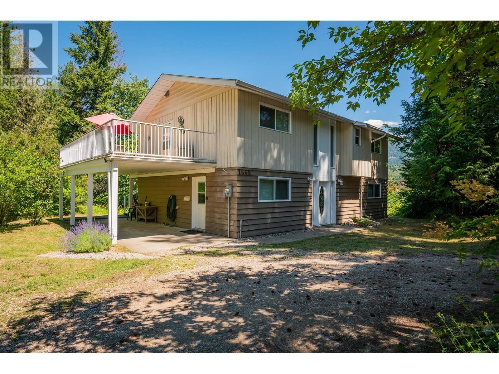 1669 Ridgewood Drive, Castlegar