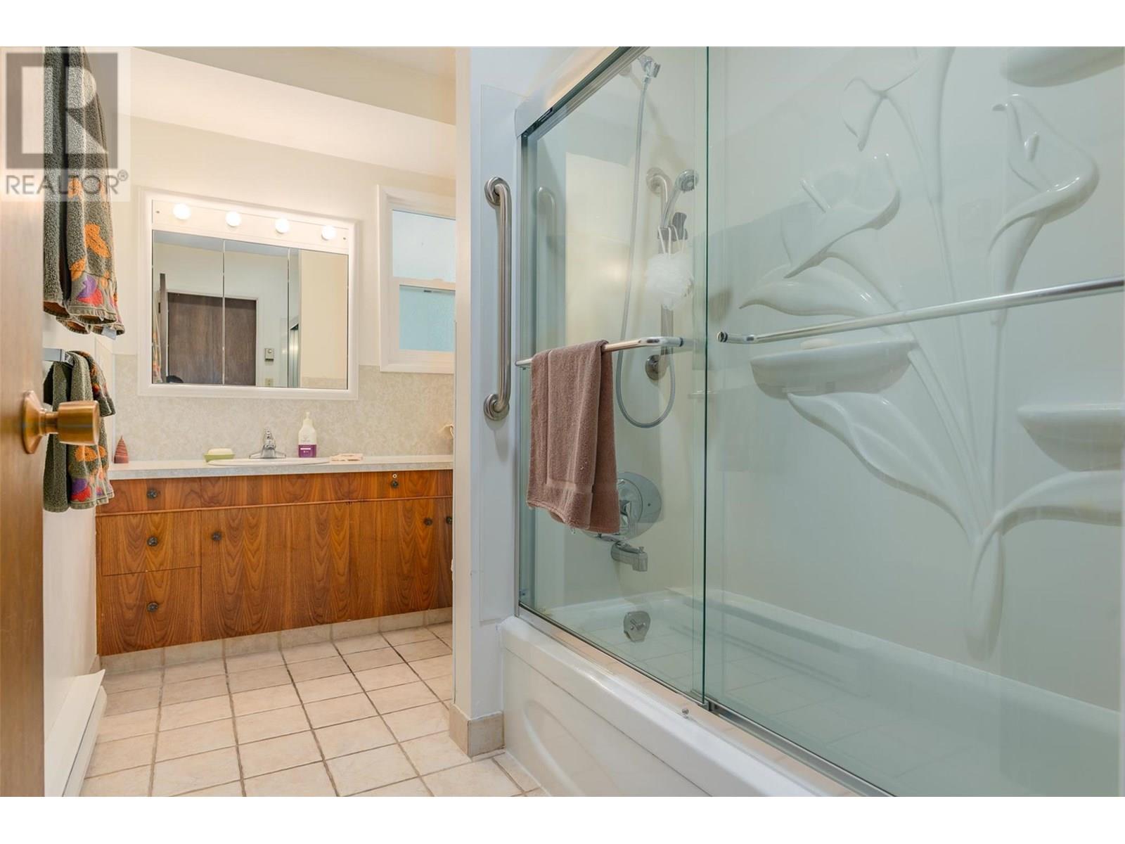 1669 Ridgewood Drive, Castlegar
