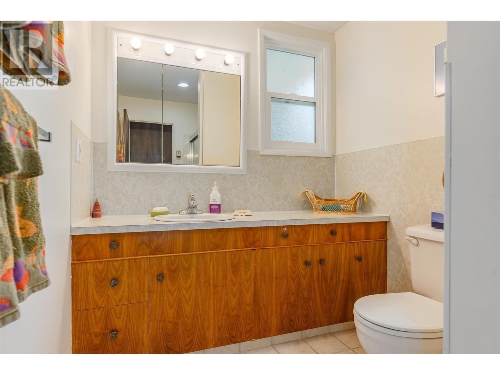 1669 Ridgewood Drive, Castlegar