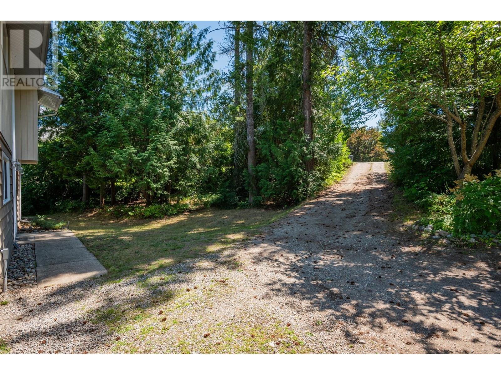 1669 Ridgewood Drive, Castlegar