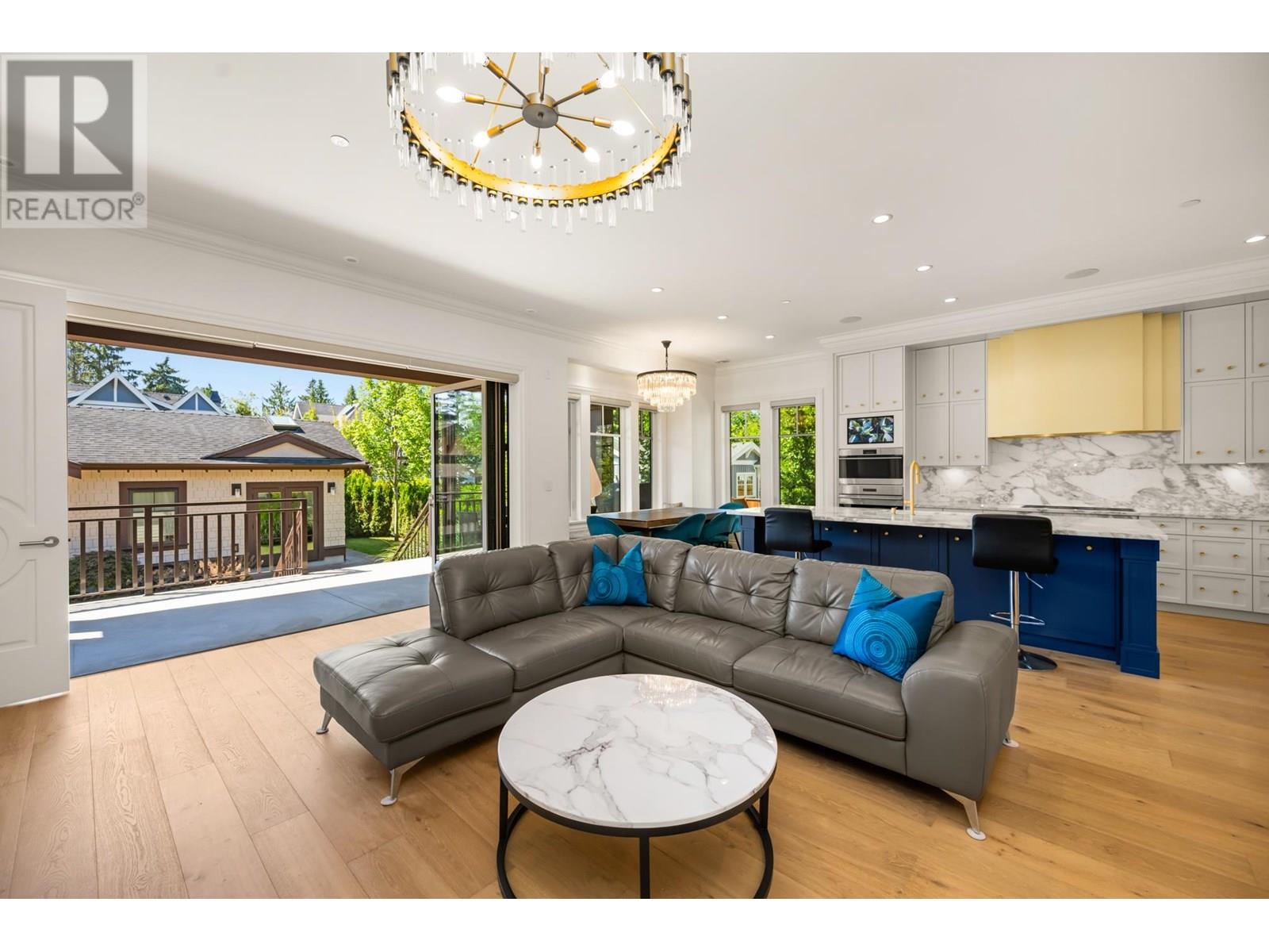 Photo 13 of 3838 W 50th Avenue, Vancouver BC