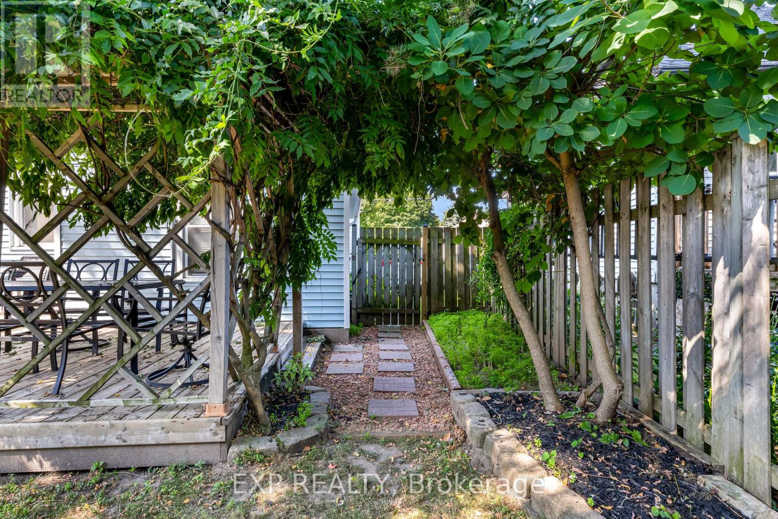Photo 17 of 96 York Street, St Catharines ON