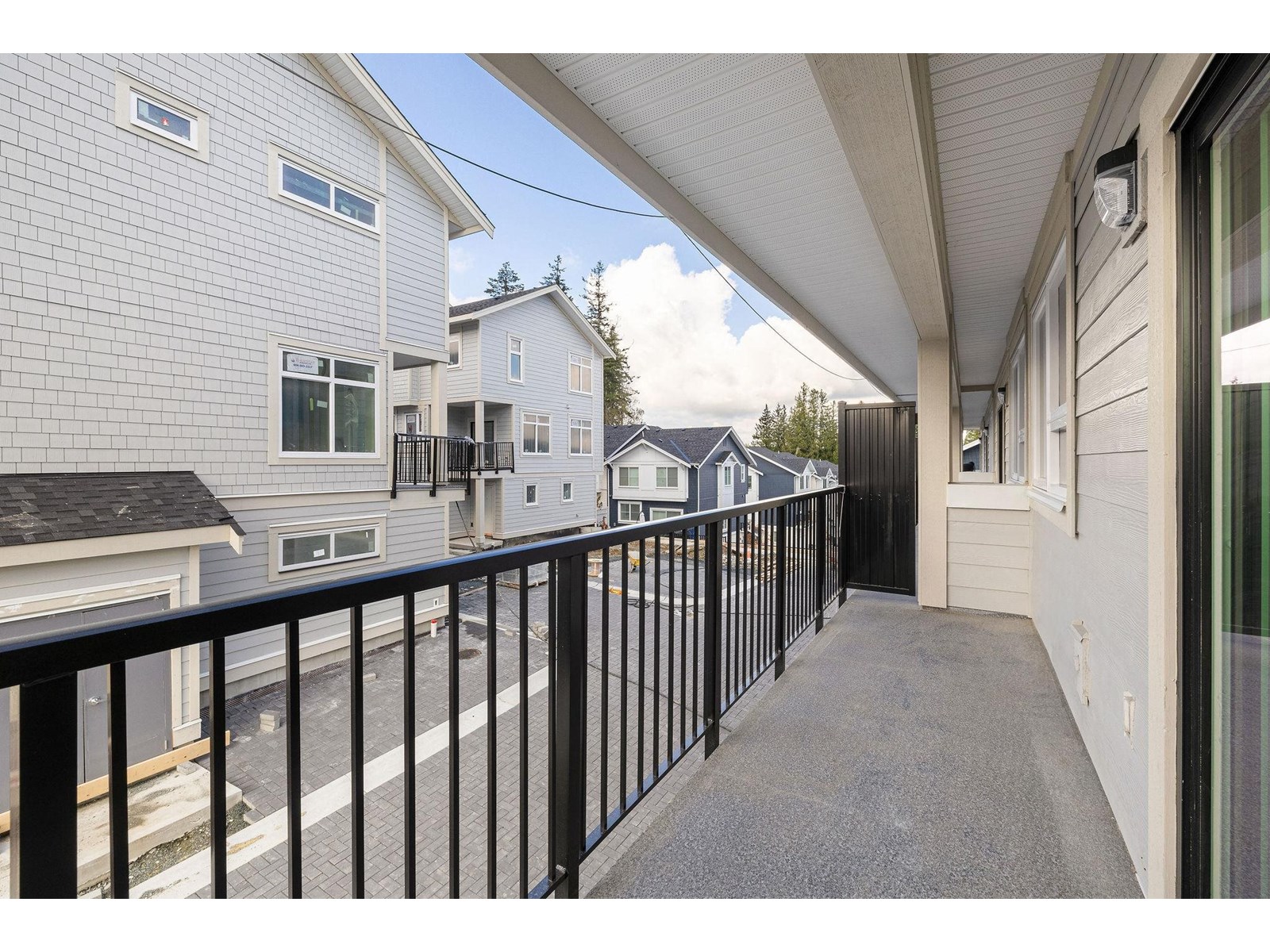 Photo 8 of 4 14391 61 A Avenue, Surrey BC