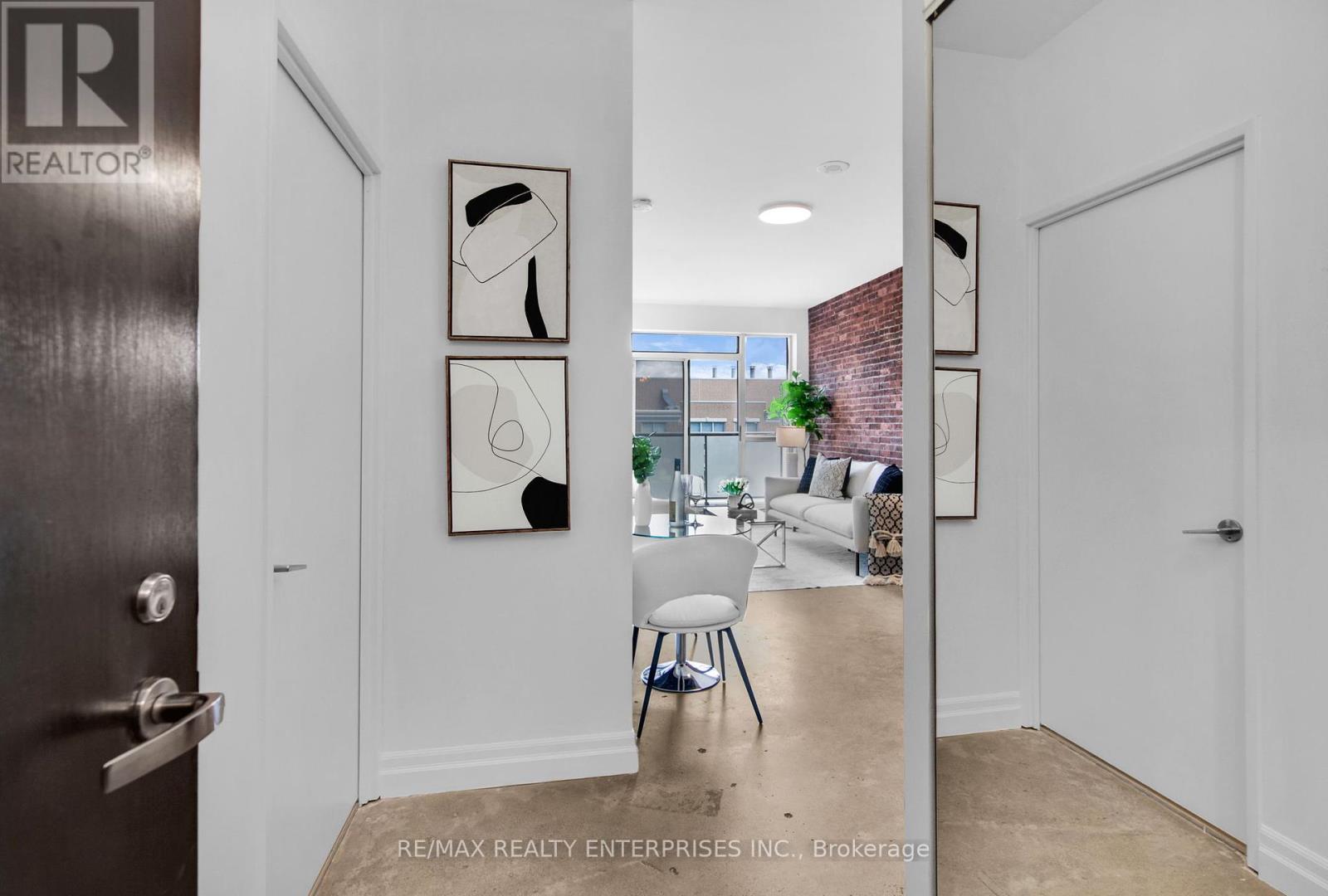 Photo 3 of 913 1005 King Street W, Toronto ON