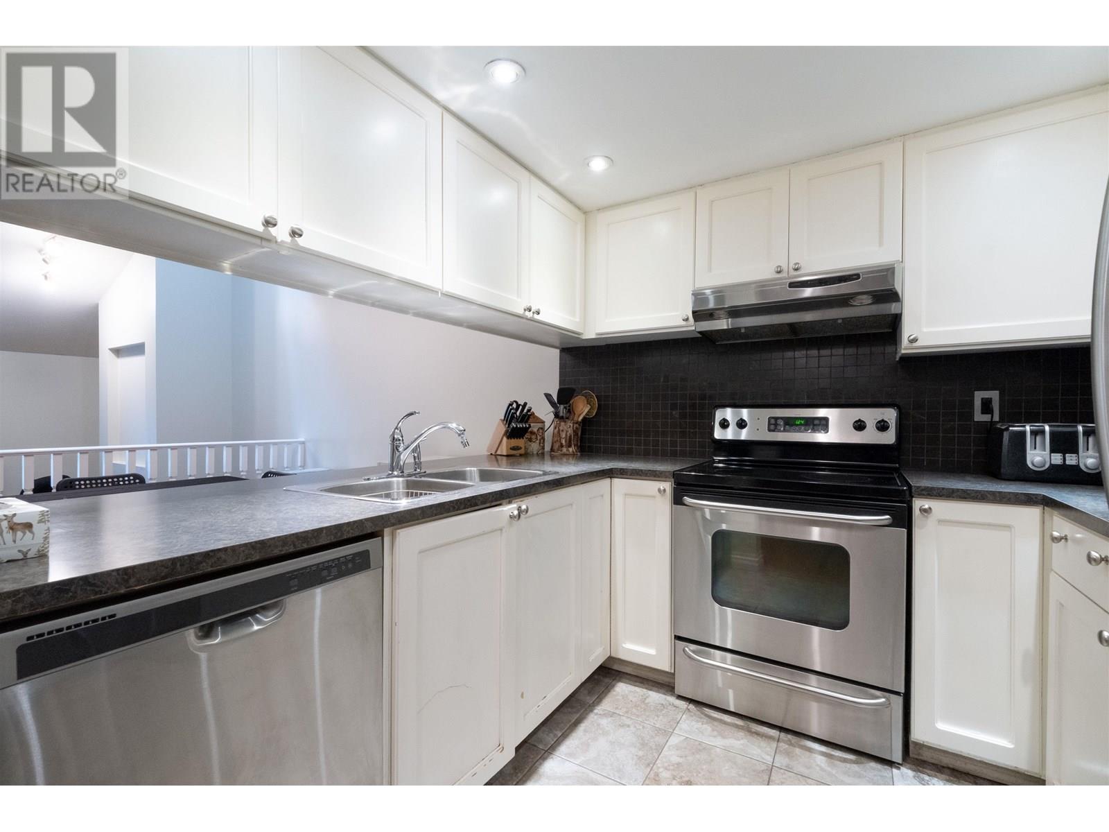 Photo 3 of 8511 Timber Court, Burnaby BC