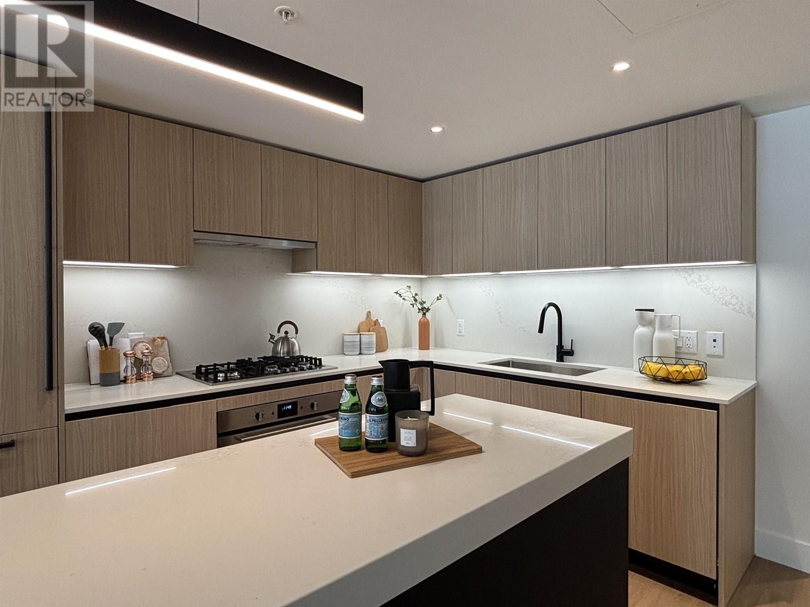 Photo 1 of 210 2235 E Broadway, Vancouver BC