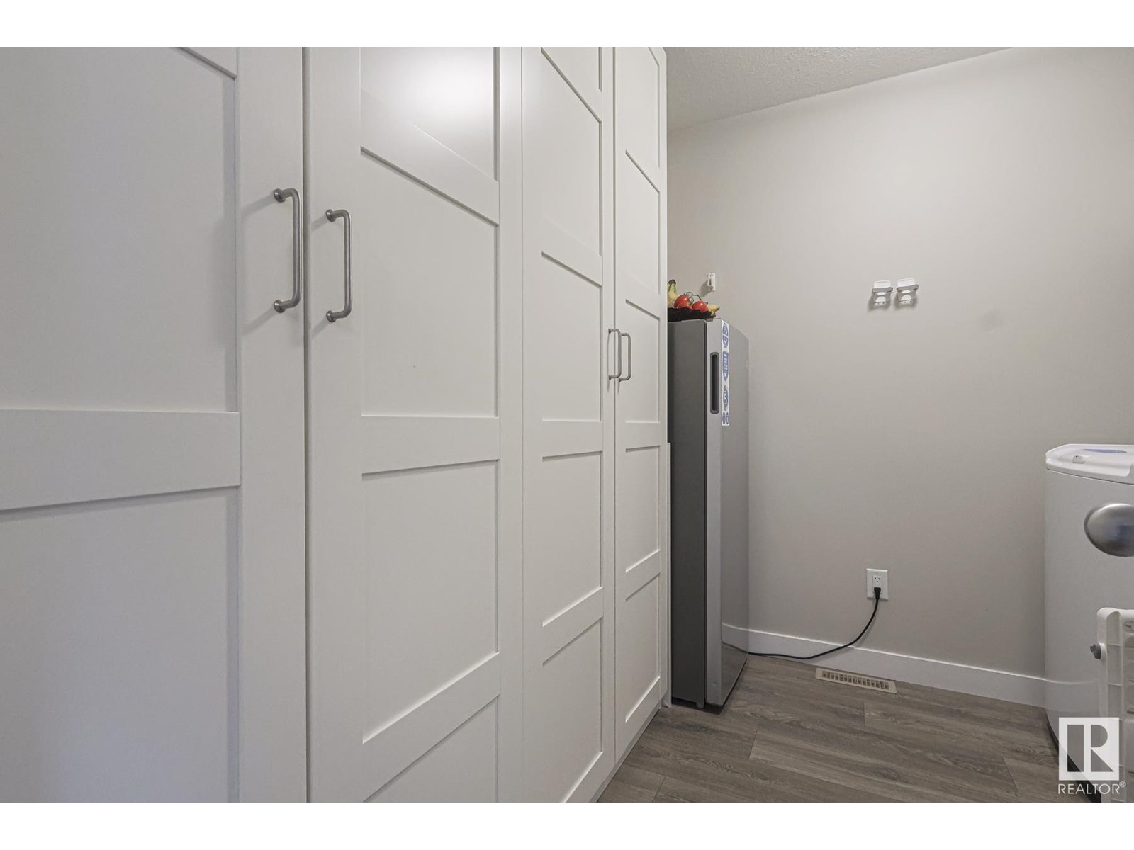 Photo 15 of 1371 Erker Cr Nw, Edmonton AB