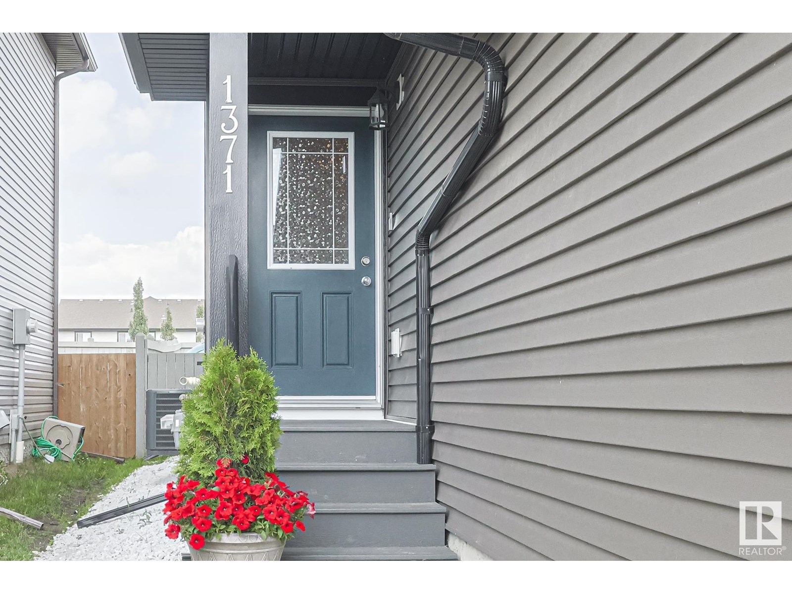 Photo 2 of 1371 Erker Cr Nw, Edmonton AB