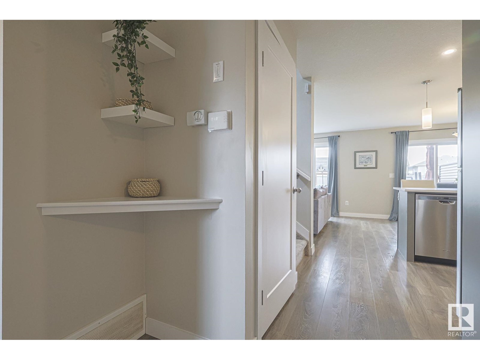 Photo 5 of 1371 Erker Cr Nw, Edmonton AB