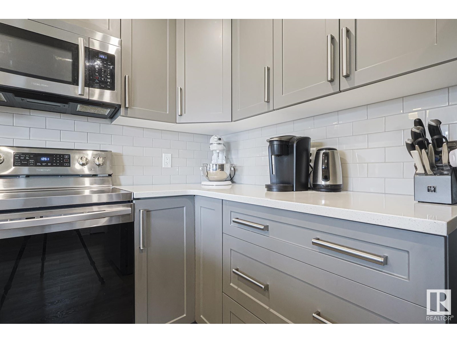 Photo 7 of 1371 Erker Cr Nw, Edmonton AB