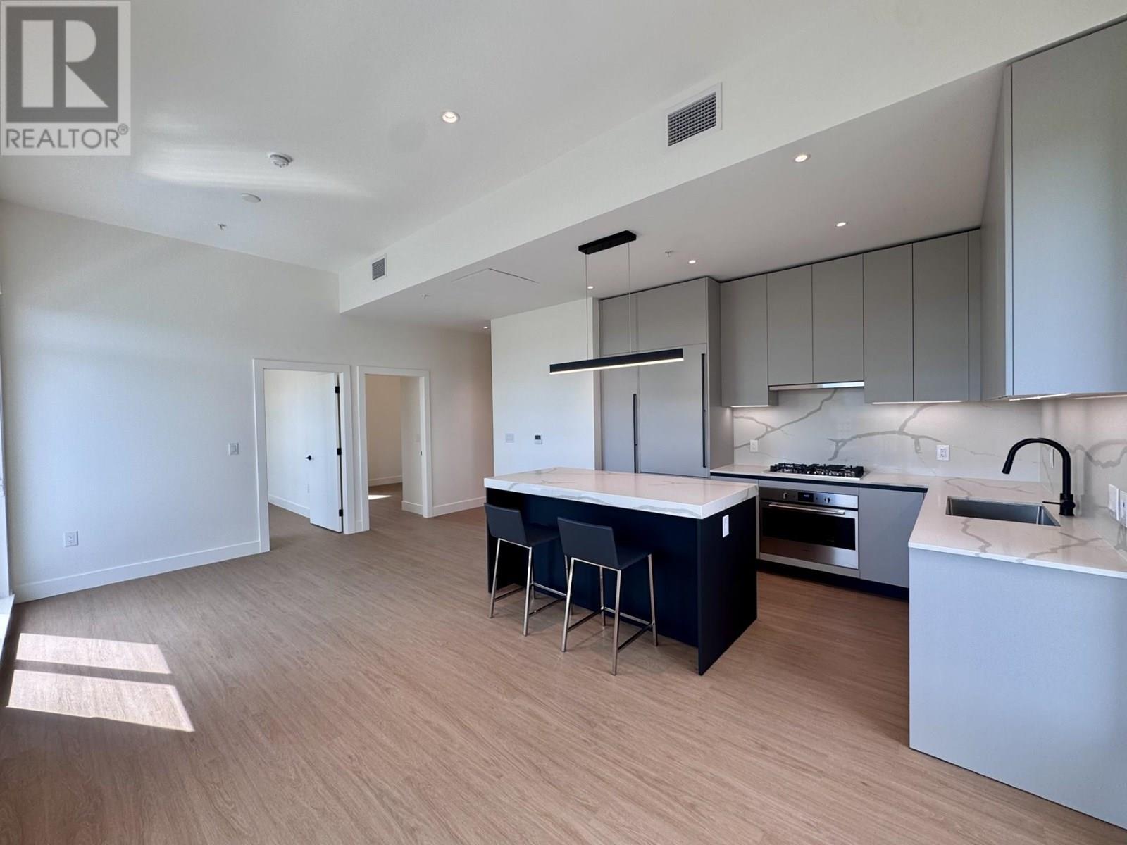 Photo 2 of 602 2235 E Broadway, Vancouver BC