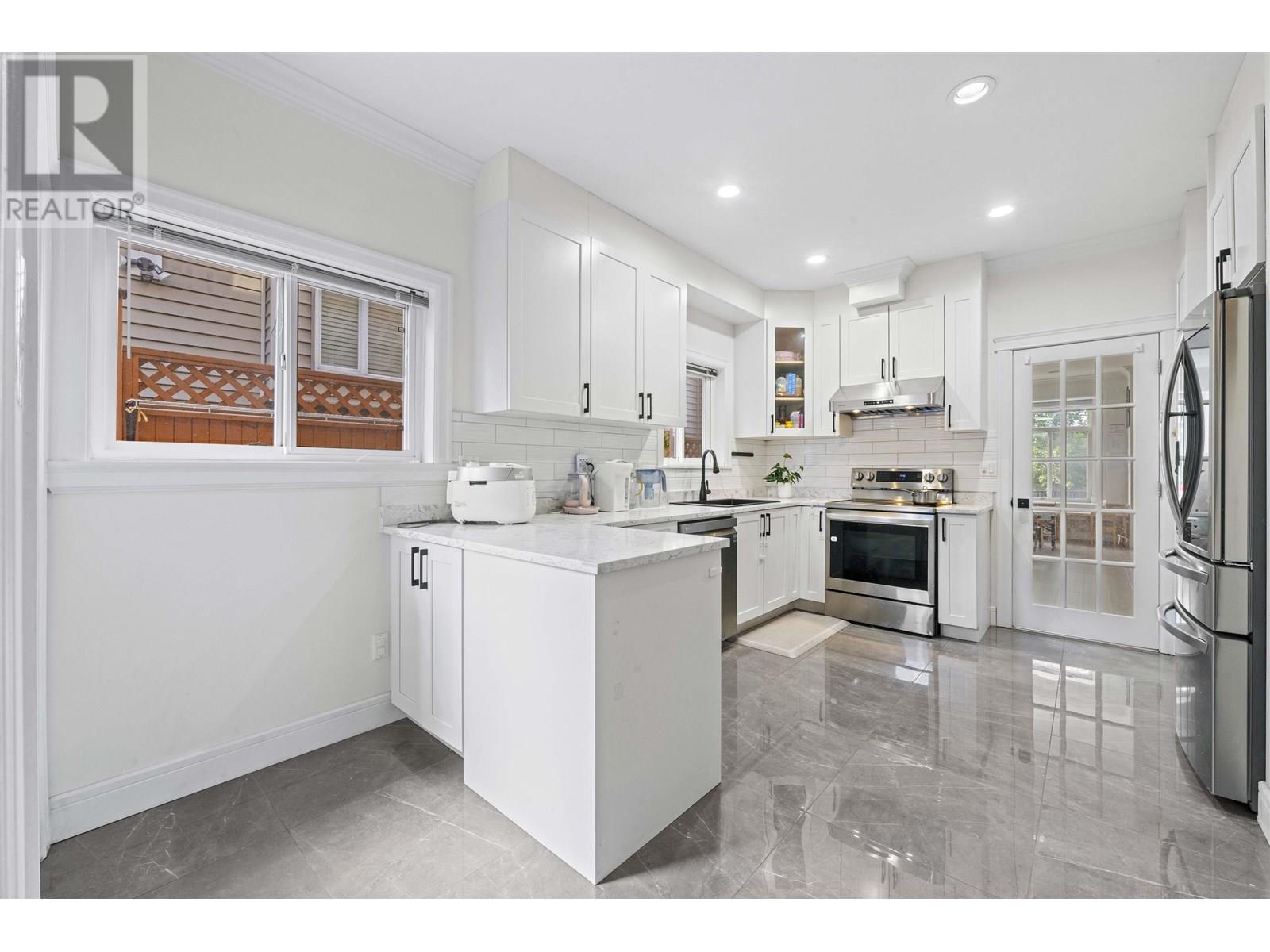 4142 MANOR STREET, Burnaby