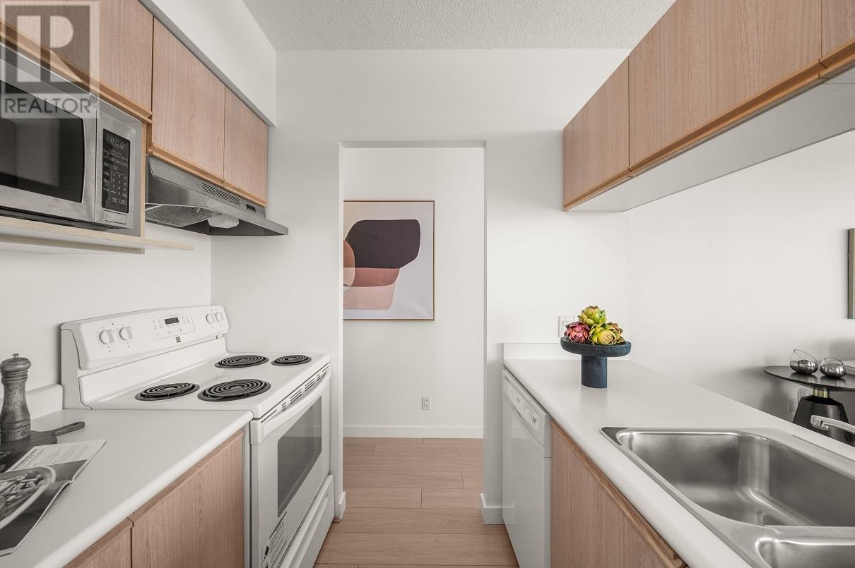 Photo 18 of 1007 8851 Lansdowne Road, Richmond BC