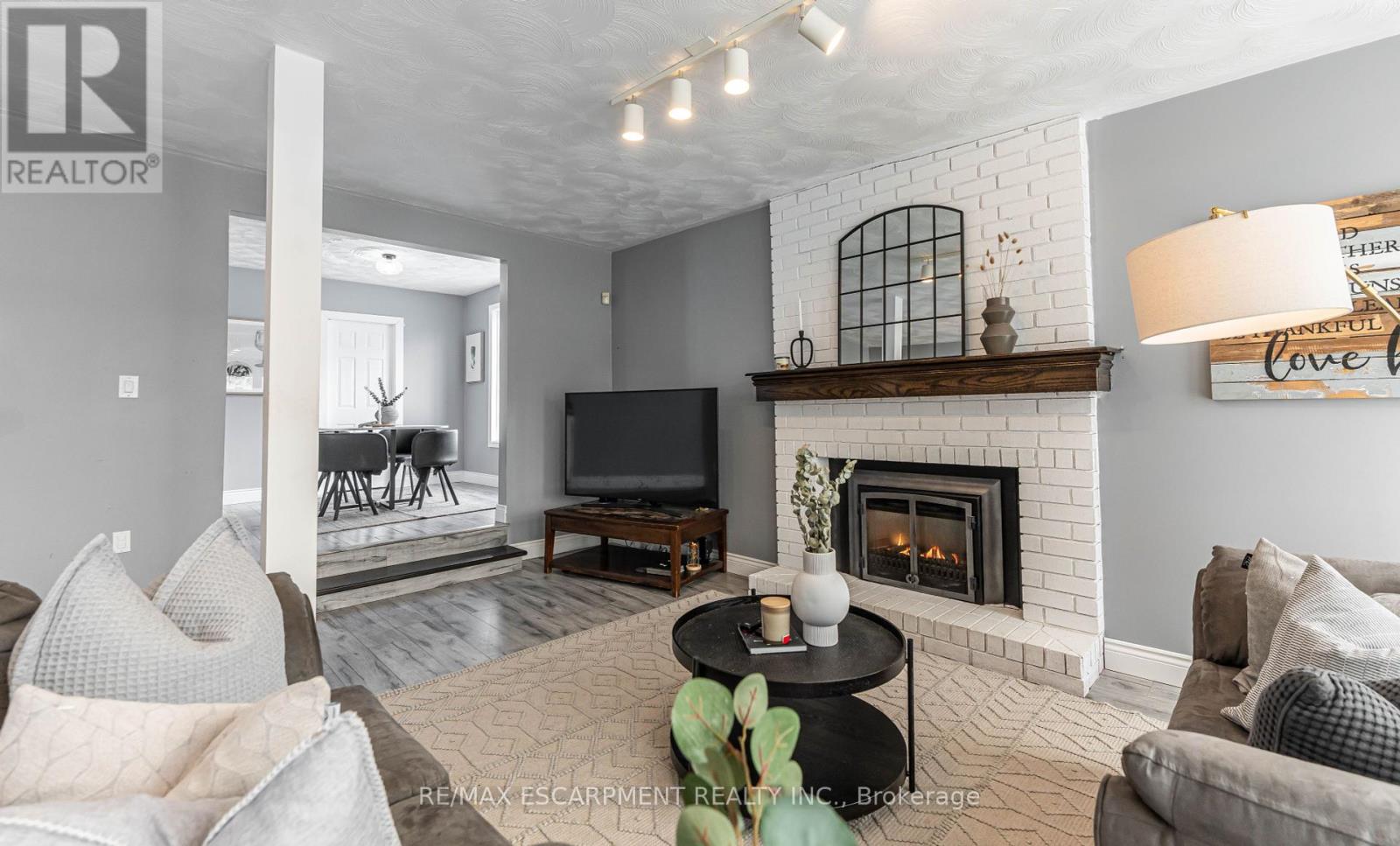 Photo 7 of 421 Nelson Street, Brantford ON