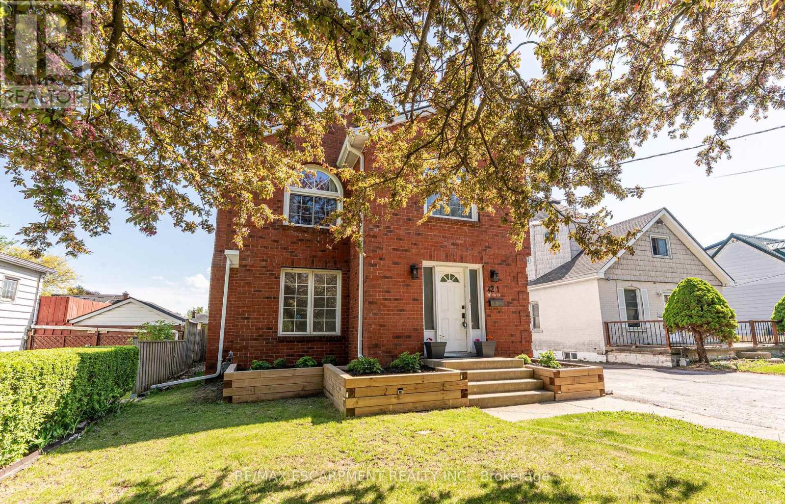 Photo 6 of 421 Nelson Street, Brantford ON