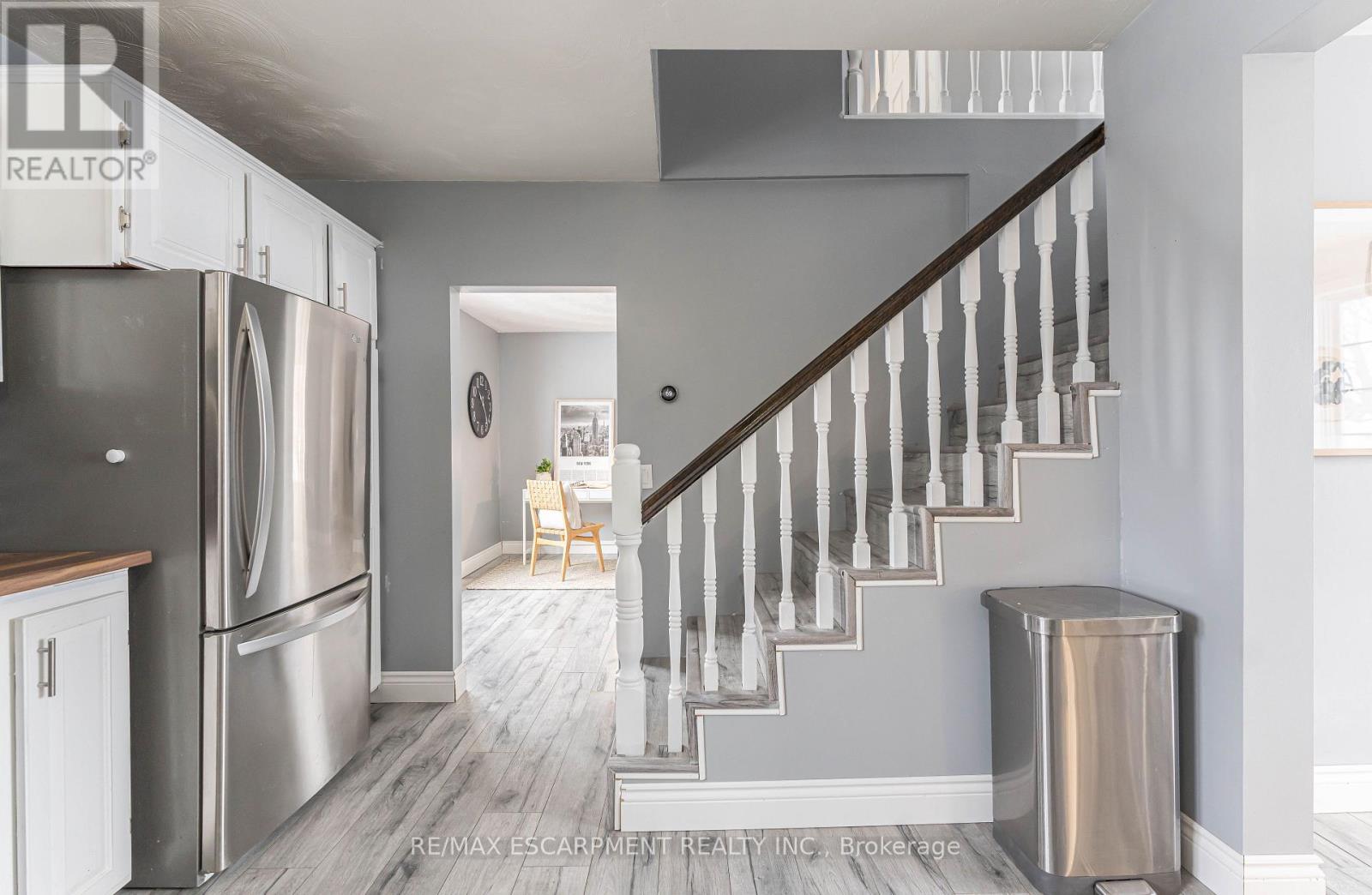 Photo 10 of 421 Nelson Street, Brantford ON