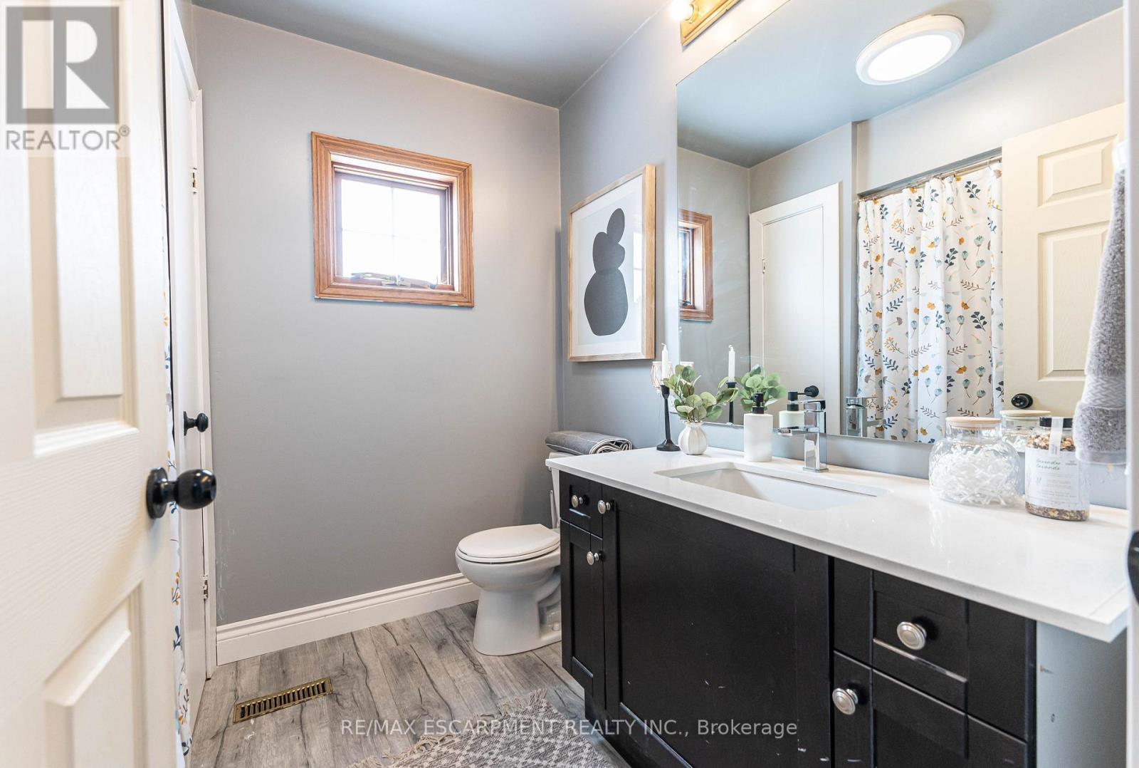 Photo 19 of 421 Nelson Street, Brantford ON