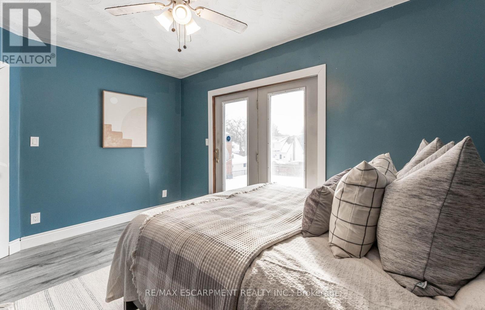 Photo 37 of 421 Nelson Street, Brantford ON