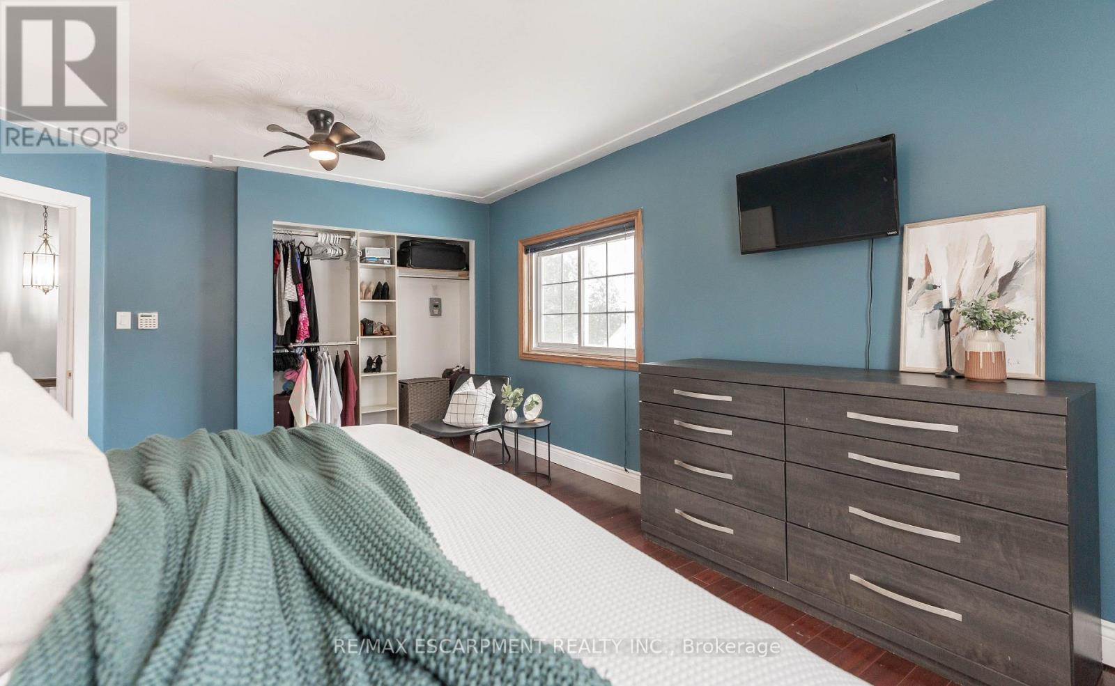 Photo 4 of 421 Nelson Street, Brantford ON