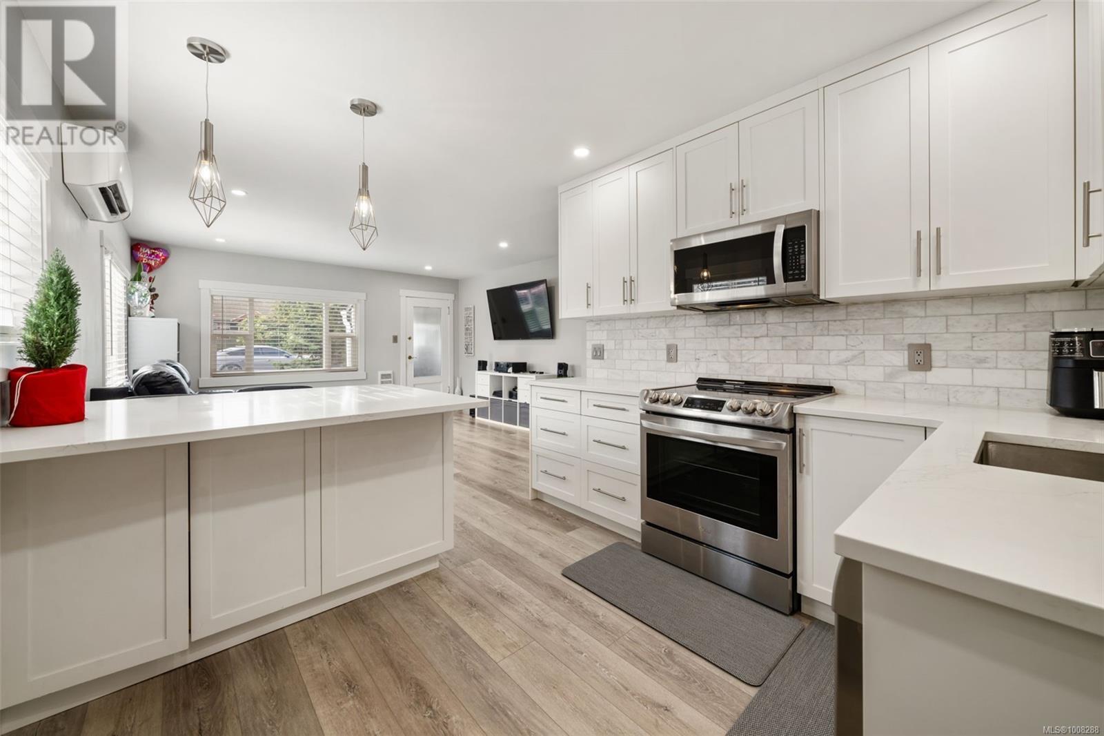 Photo 1 of 450 Obed Ave, Saanich BC