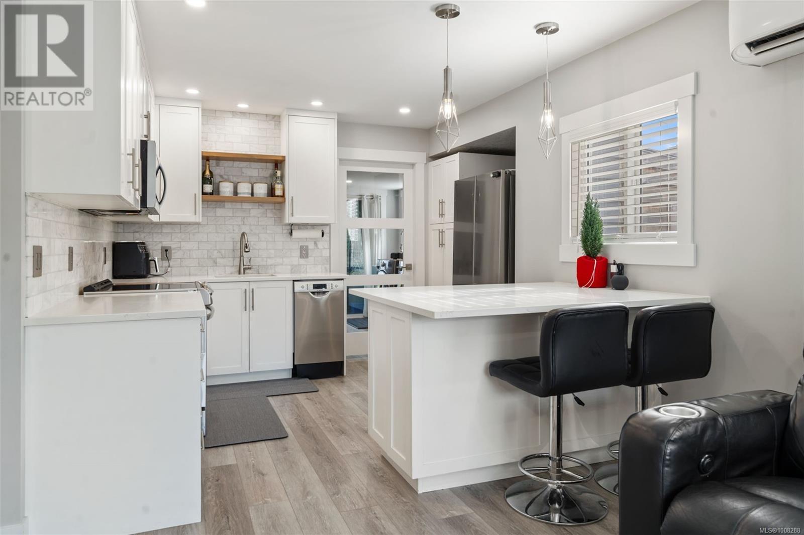 Photo 9 of 450 Obed Ave, Saanich BC