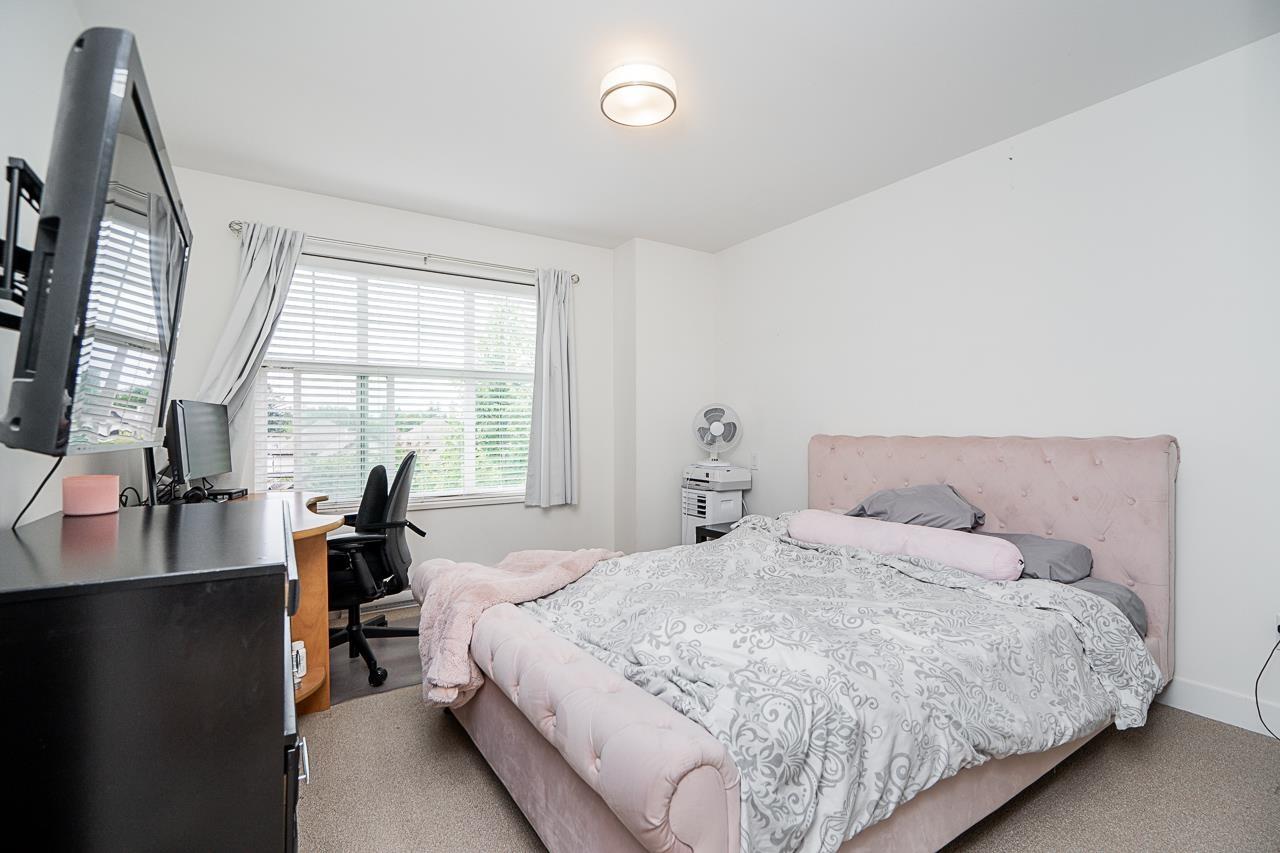 Photo 23 of 26 27735 Roundhouse Drive, Abbotsford BC