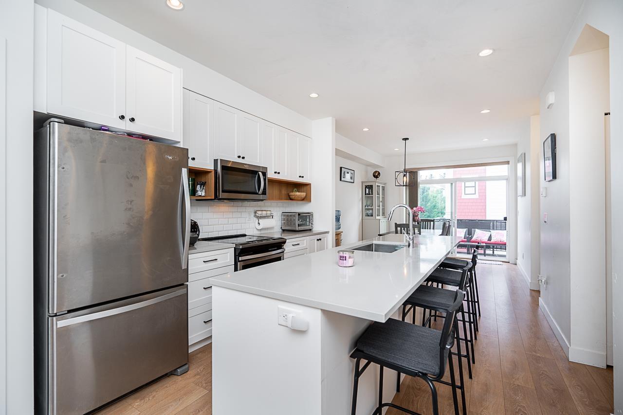 Photo 11 of 26 27735 Roundhouse Drive, Abbotsford BC