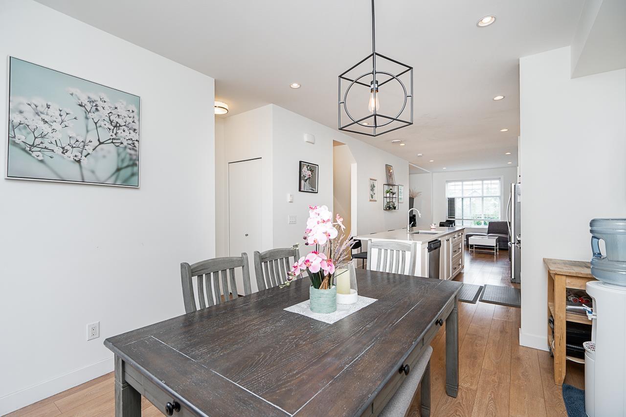 Photo 19 of 26 27735 Roundhouse Drive, Abbotsford BC