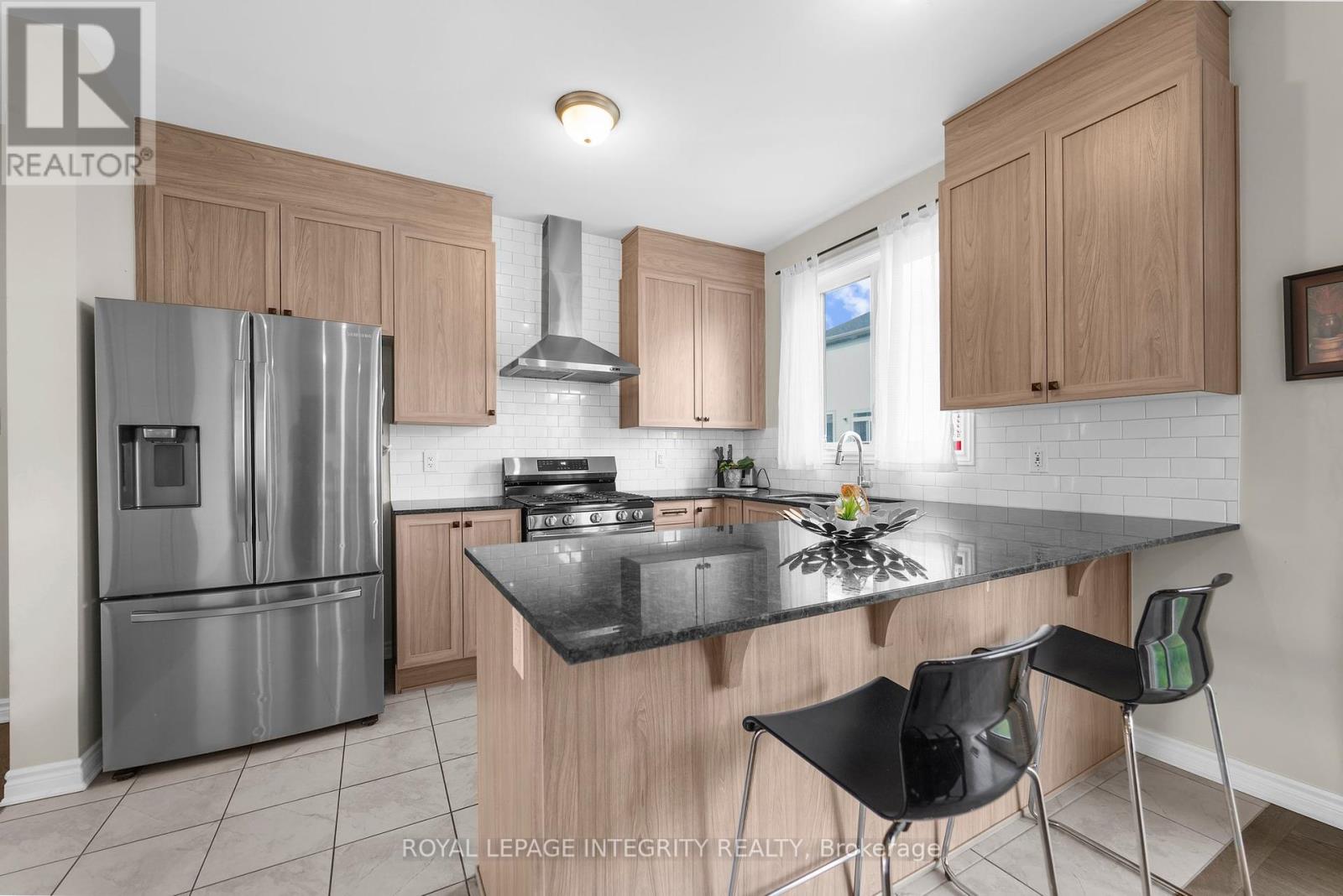 Photo 20 of 724 Vennecy Terrace, Ottawa ON