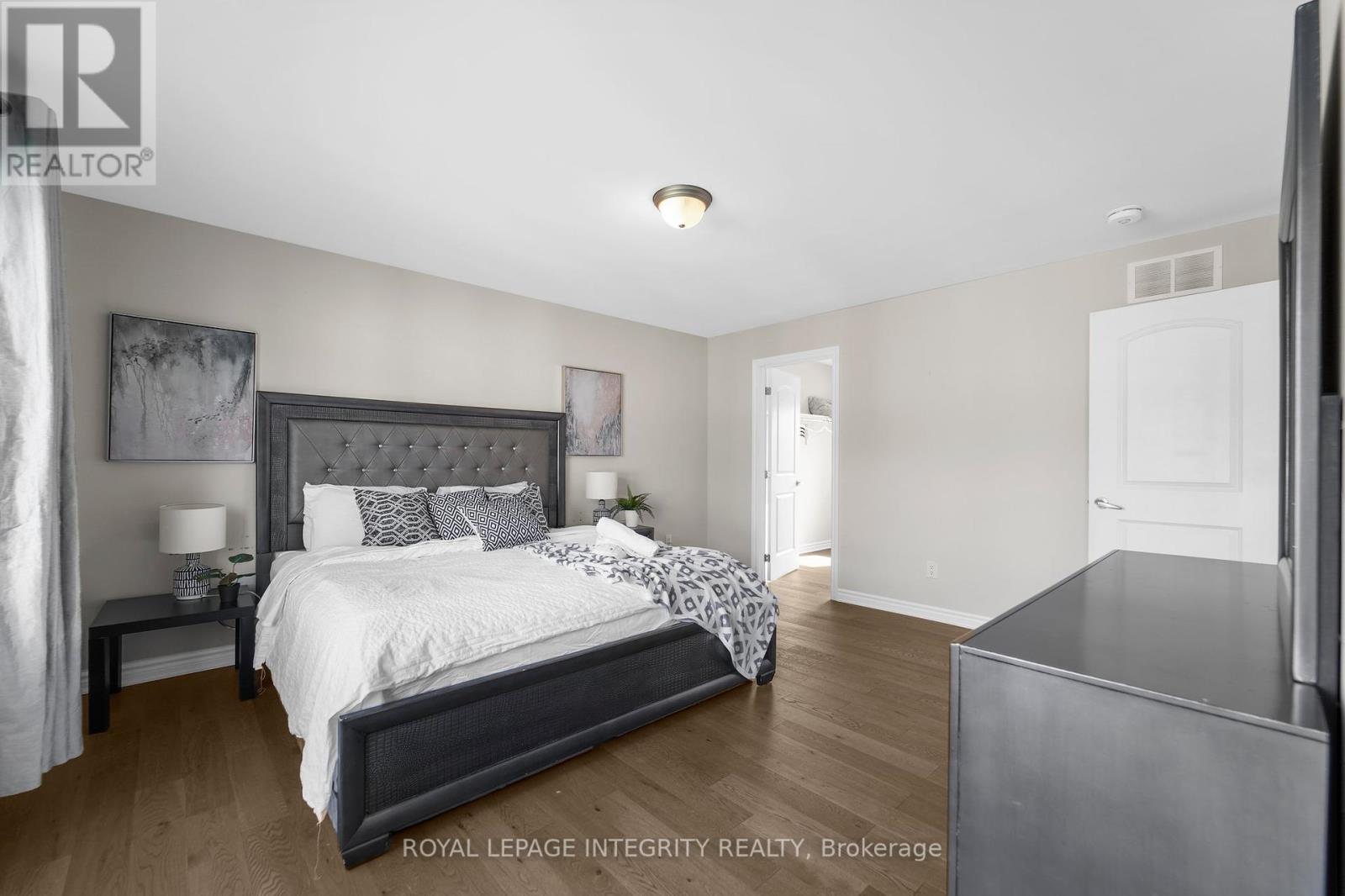Photo 37 of 724 Vennecy Terrace, Ottawa ON