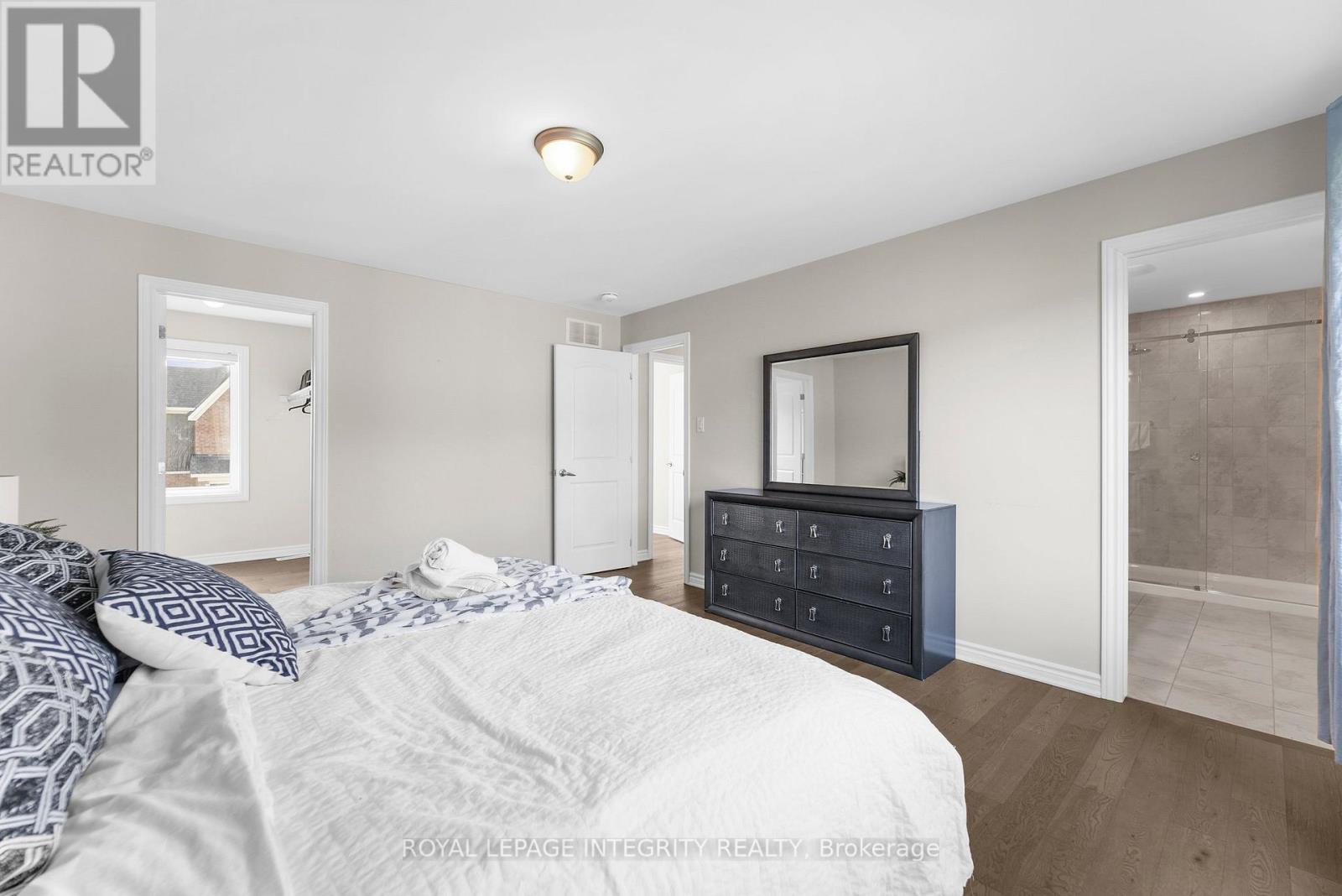 Photo 12 of 724 Vennecy Terrace, Ottawa ON